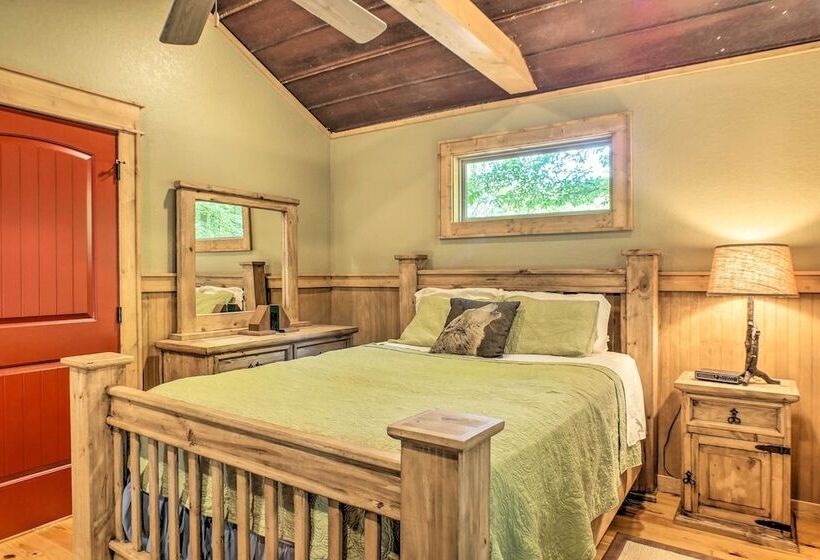 Guntersville Lake Cabin W/ 3 Fishing Ponds!