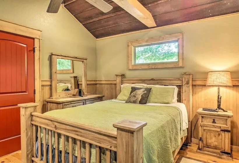 Guntersville Lake Cabin W/ 3 Fishing Ponds!