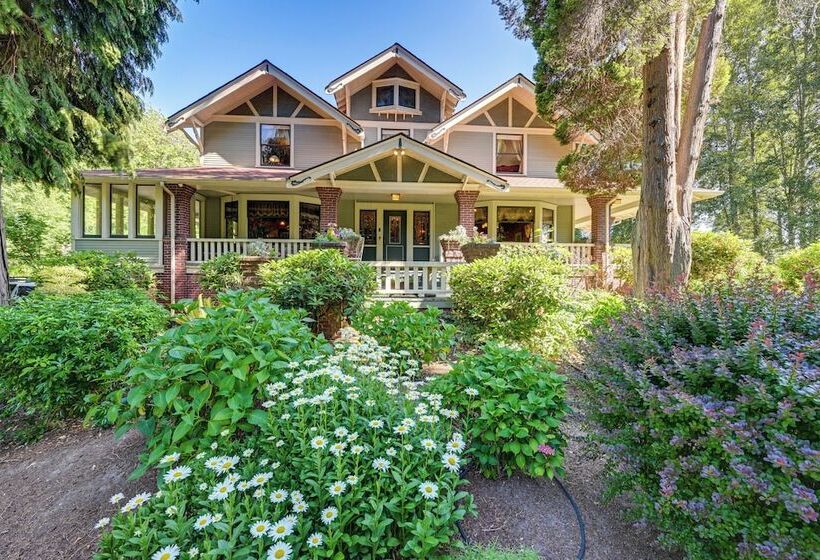 Historic Auburn House On 37 Acres W/private Lake!