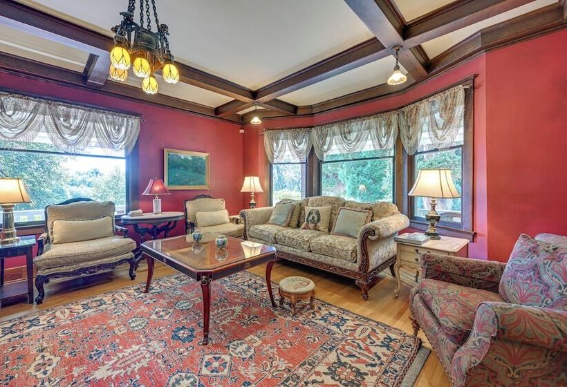 Historic Auburn House On 37 Acres W/private Lake!