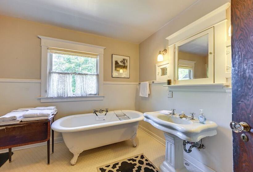 Historic Auburn House On 37 Acres W/private Lake!