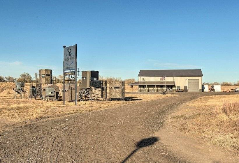 Kansas Hunting Lodge: Pets & Large Groups Welcome!