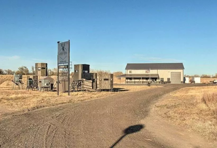 Kansas Hunting Lodge: Pets & Large Groups Welcome!