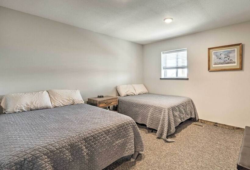 Kansas Hunting Lodge: Pets & Large Groups Welcome!