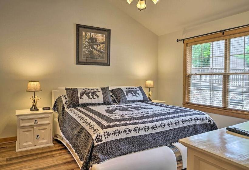 Lakeside Branson West Abode W/ Deck & Pool Access