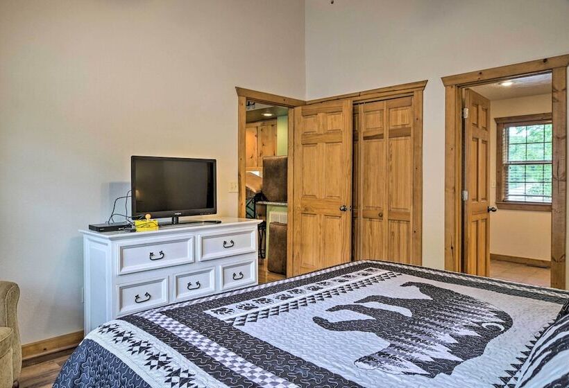 Lakeside Branson West Abode W/ Deck & Pool Access