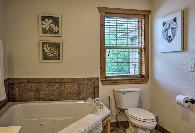 Lakeside Branson West Abode W/ Deck & Pool Access