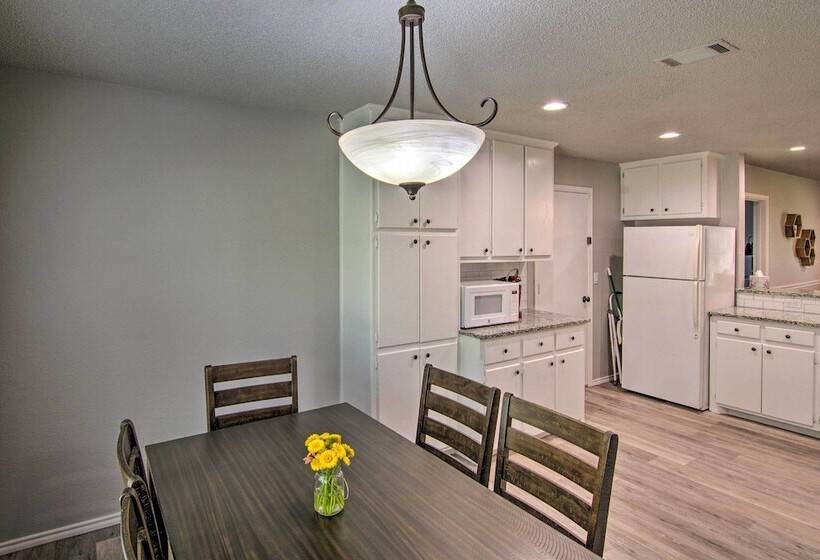 Lubbock Home W/ Backyard   6 Mi To Texas Tech