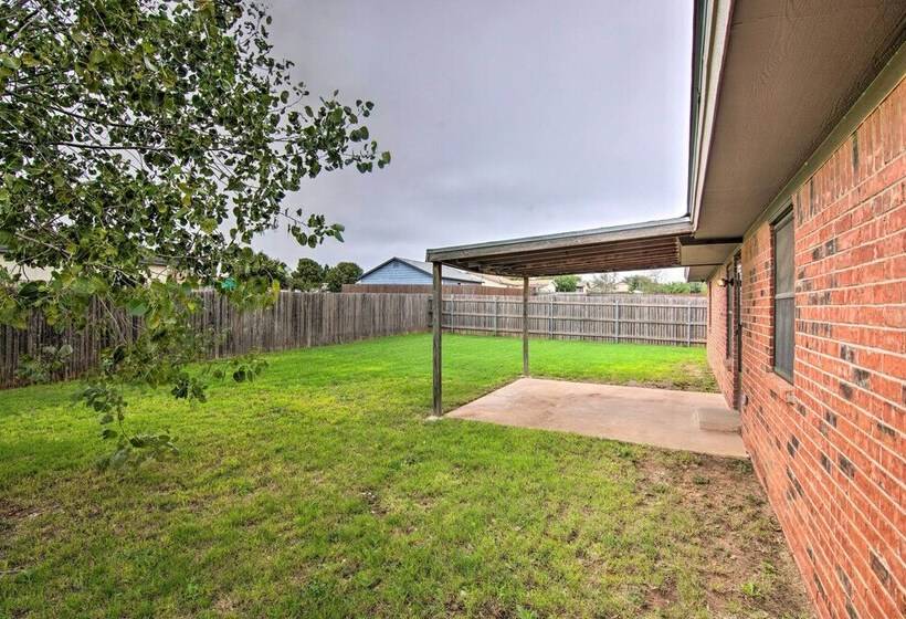 Lubbock Home W/ Backyard   6 Mi To Texas Tech