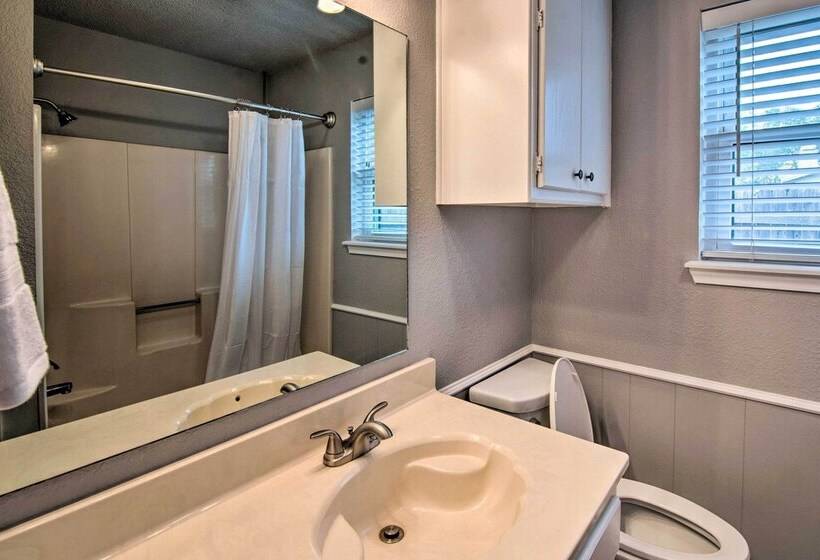 Lubbock Home W/ Backyard   6 Mi To Texas Tech