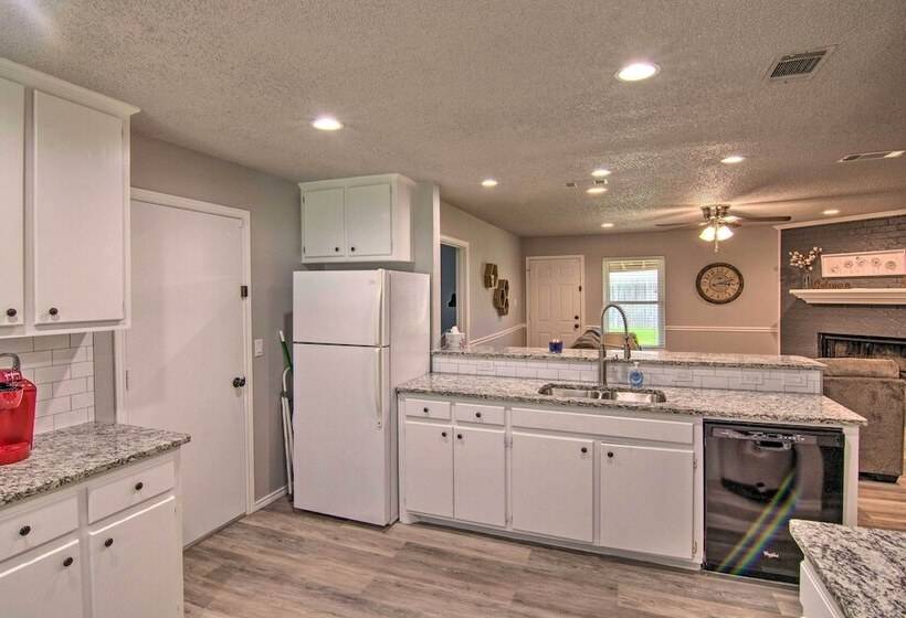 Lubbock Home W/ Backyard   6 Mi To Texas Tech