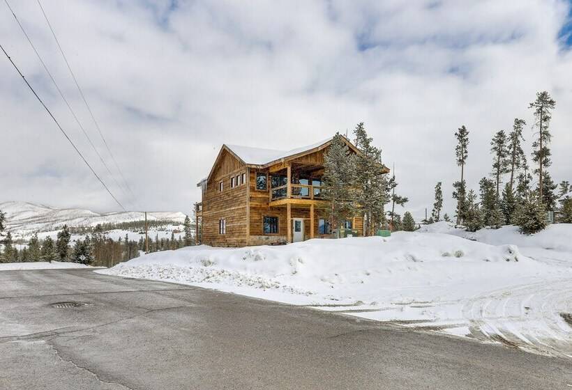 Luxe Grand Lake Cabin W/ Hot Tub & Lake Views!