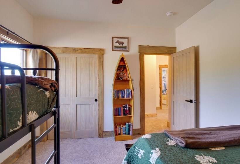 Luxe Grand Lake Cabin W/ Hot Tub & Lake Views!