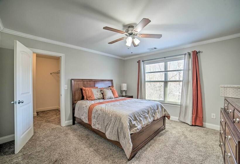 Luxe Mccalla Family Home With Game Room & Yard!