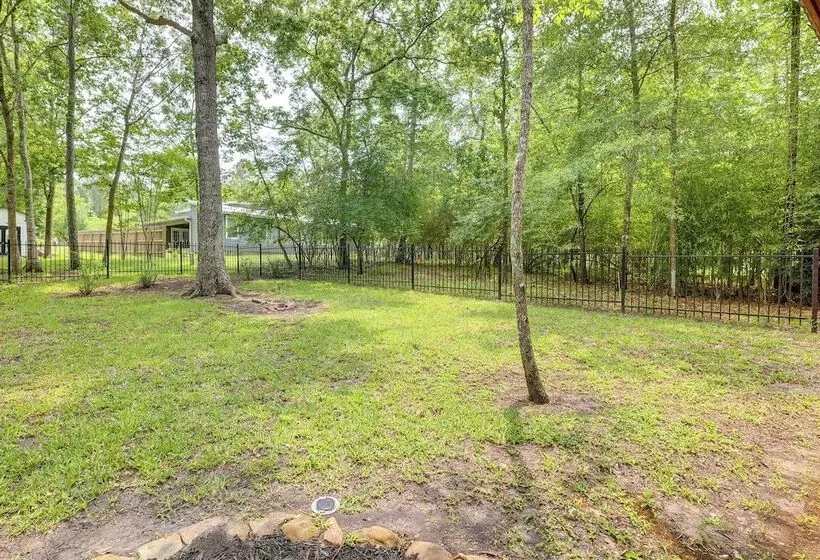 Cape Royale  Luxury Livingston Cabin W/ Hot Tub!