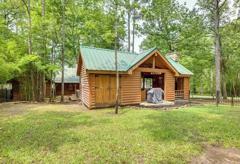 Cape Royale  Luxury Livingston Cabin W/ Hot Tub!
