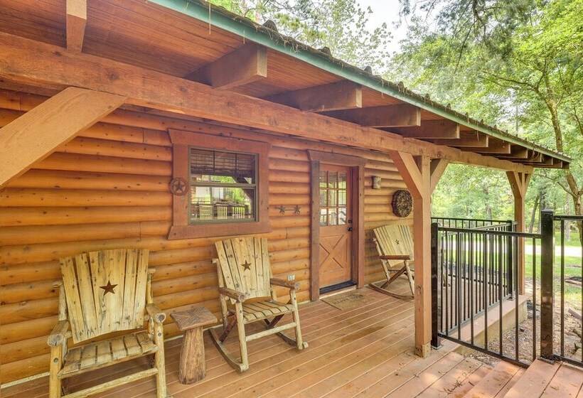 Cape Royale  Luxury Livingston Cabin W/ Hot Tub!
