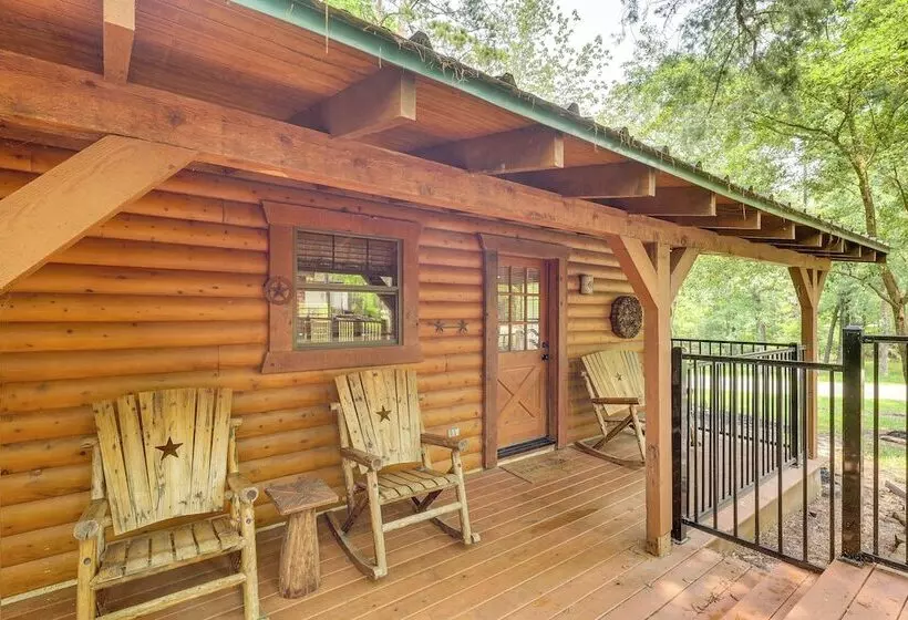 Cape Royale  Luxury Livingston Cabin W/ Hot Tub!