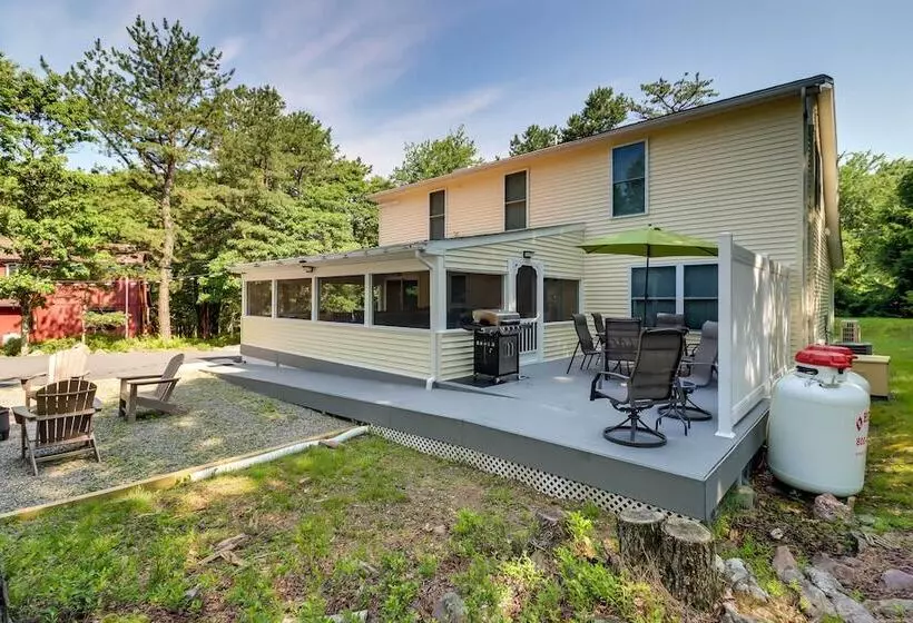 Blakeslee Home W/ Private Hot Tub, 5 Mi To Skiing!