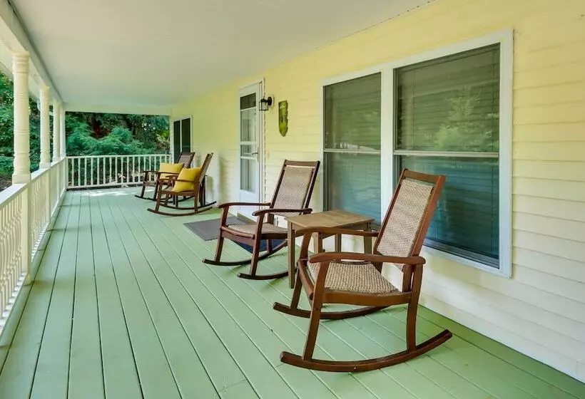 Blakeslee Home W/ Private Hot Tub, 5 Mi To Skiing!