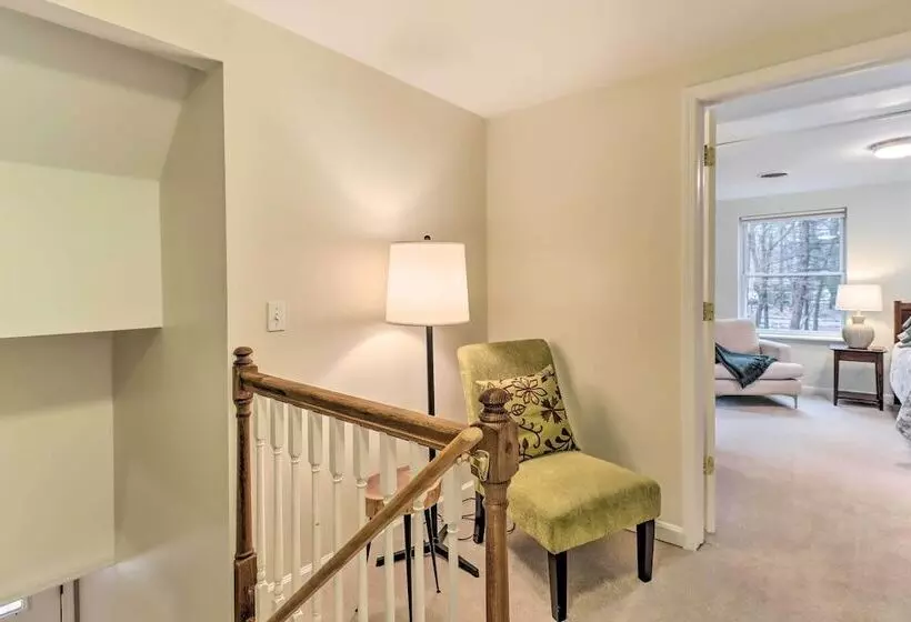 Blakeslee Home W/ Private Hot Tub, 5 Mi To Skiing!