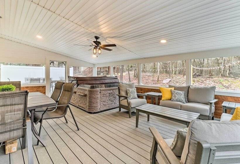 Blakeslee Home W/ Private Hot Tub, 5 Mi To Skiing!