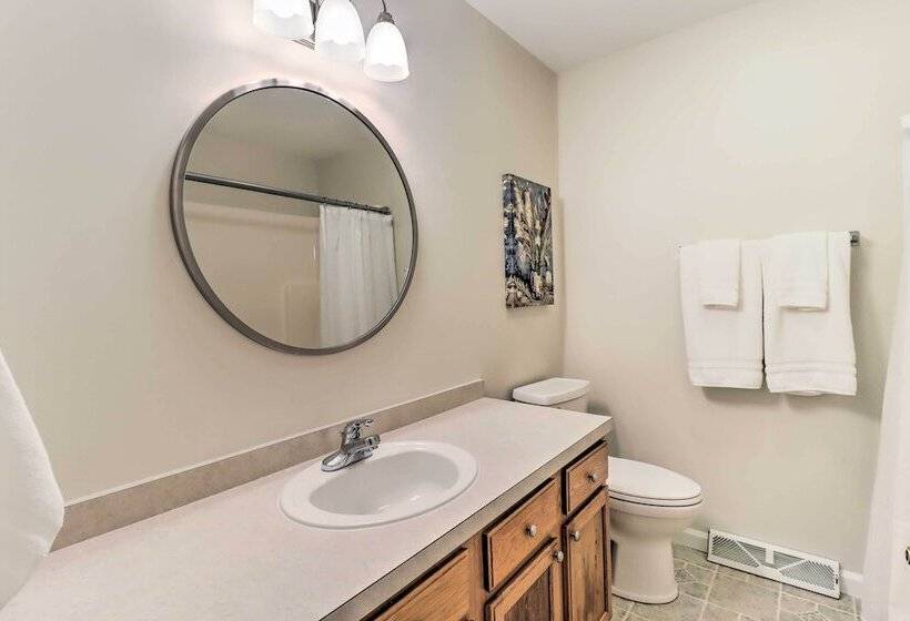 Blakeslee Home W/ Private Hot Tub, 5 Mi To Skiing!