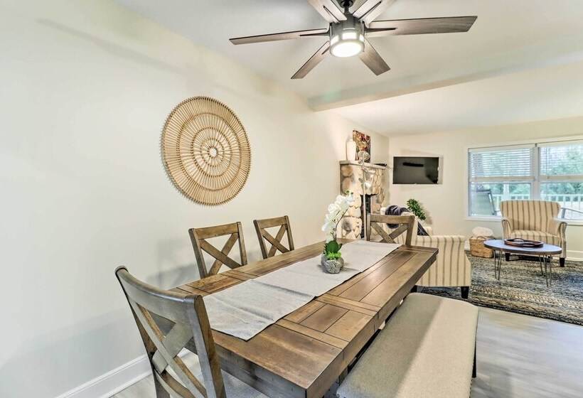 Blakeslee Home W/ Private Hot Tub, 5 Mi To Skiing!