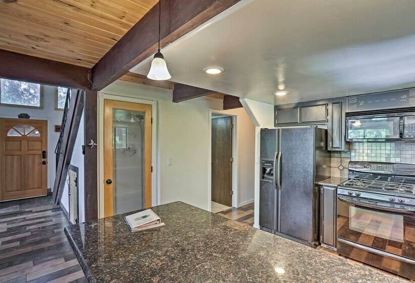 Chester Cabin W/ Deck   Walk To Lake + Golfing!