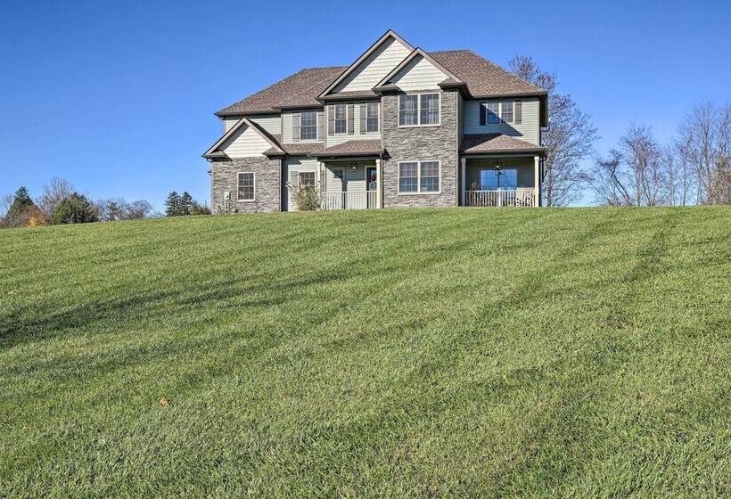 New Paltz Home W/ Fire Pit + Gas Fireplace!