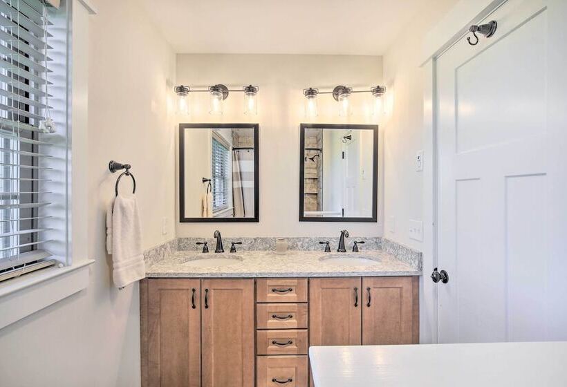 New Paltz Home W/ Fire Pit + Gas Fireplace!