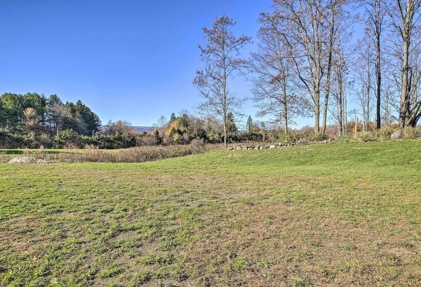 New Paltz Home W/ Fire Pit + Gas Fireplace!