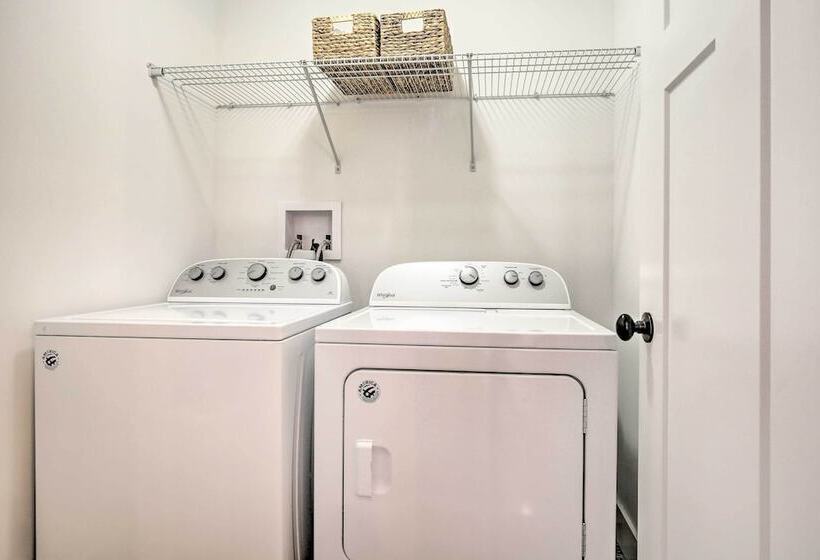 New Paltz Home W/ Fire Pit + Gas Fireplace!