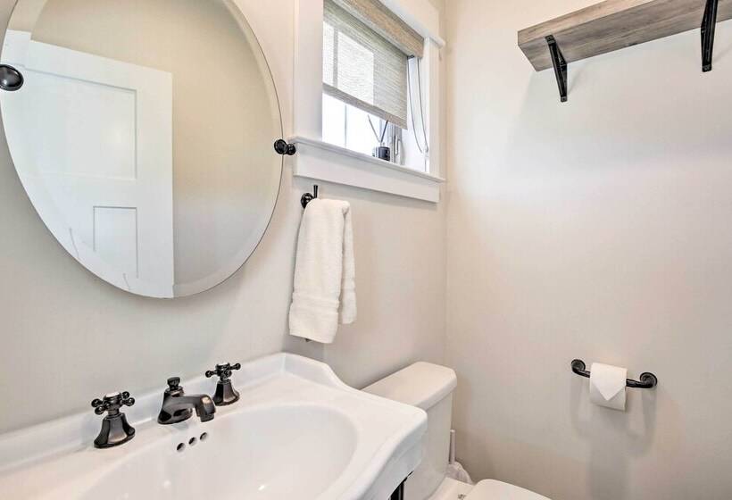 New Paltz Home W/ Fire Pit + Gas Fireplace!