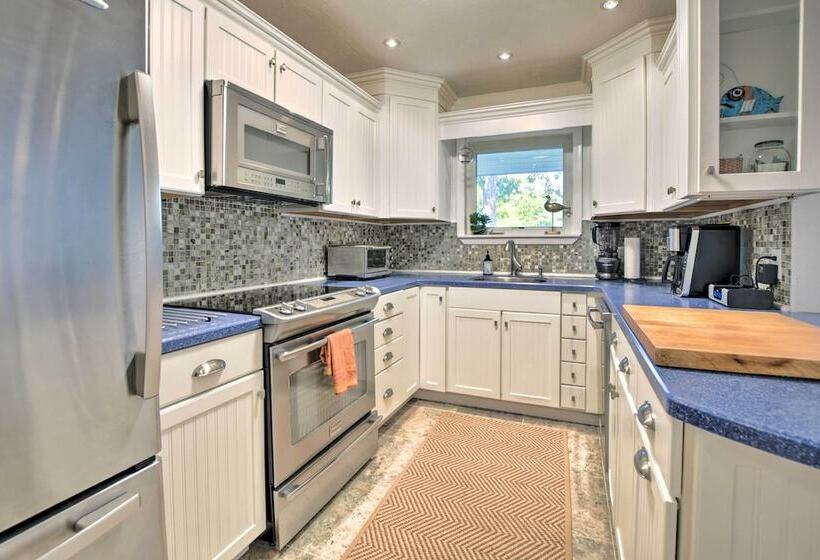 Oak Island Cottage: Minutes To Long Beach!