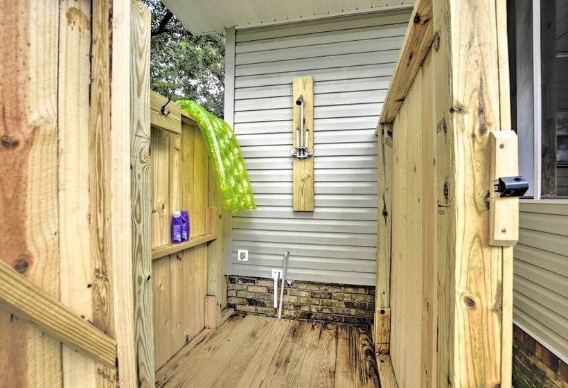 Oak Island Cottage: Minutes To Long Beach!