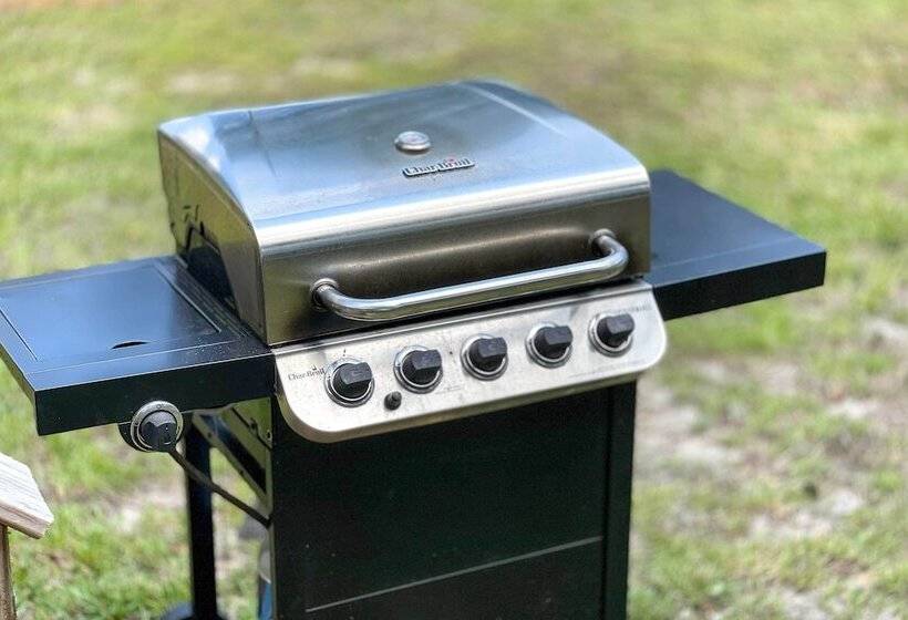 Oak Island Cottage: Minutes To Long Beach!