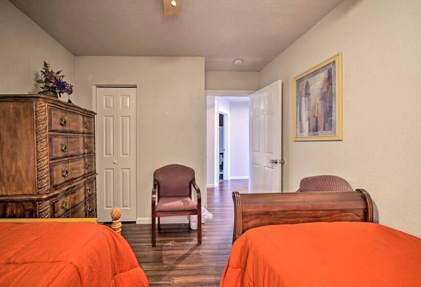 Okc Home W/ Fenced In Backyard & Pool Table