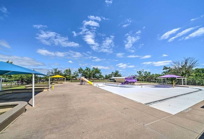 Okc Home W/ Fenced In Backyard & Pool Table