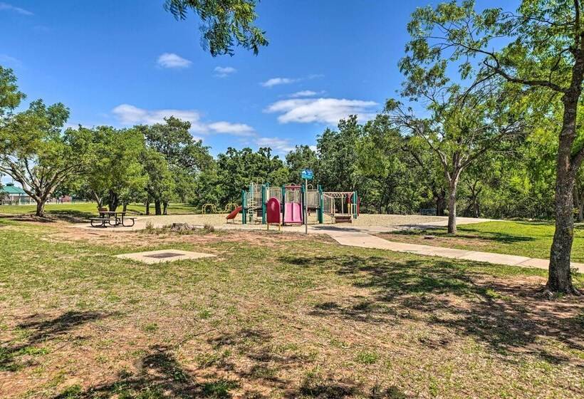 Okc Home W/ Fenced In Backyard & Pool Table