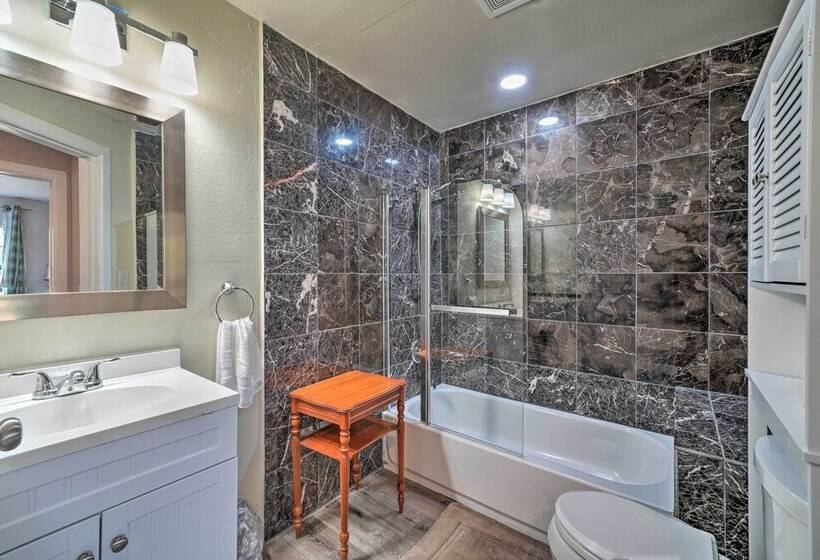 Okc Home W/ Fenced In Backyard & Pool Table