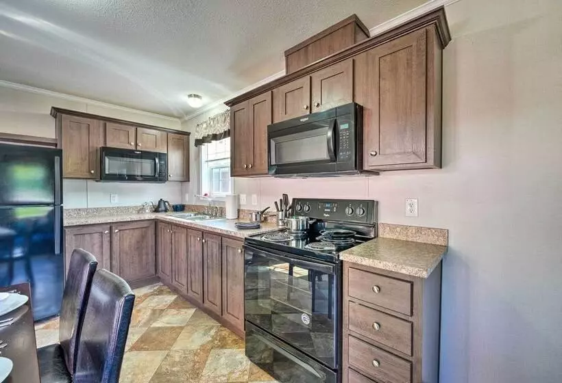 Pet Friendly Cassolopis Escape, Near Lake!