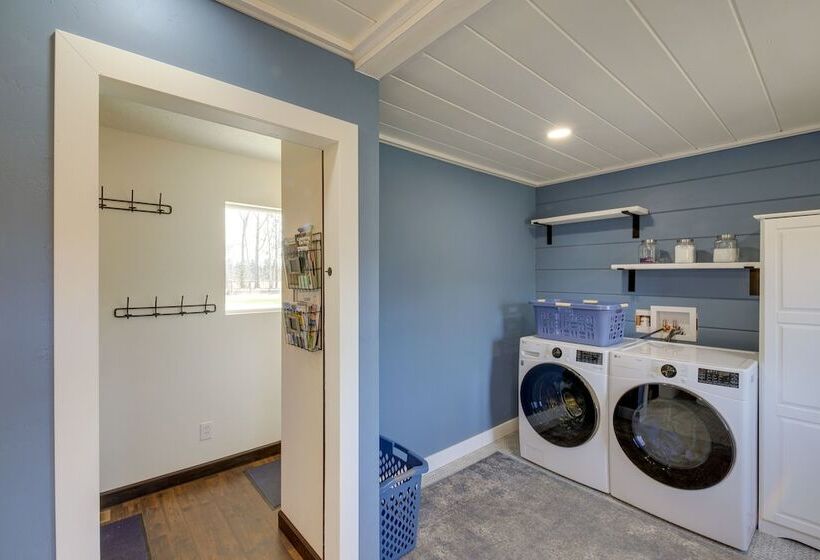 Pet Friendly Victor Home W/ Fire Pit & Large Yard!