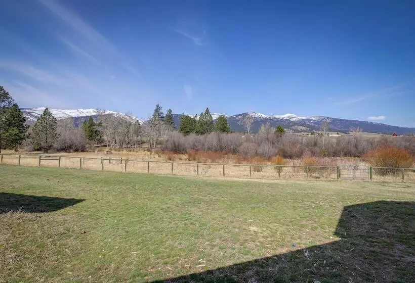 Pet Friendly Victor Home W/ Fire Pit & Large Yard!