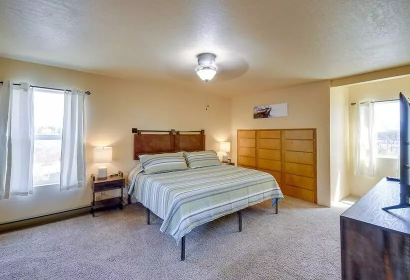 Pet Friendly Victor Home W/ Fire Pit & Large Yard!