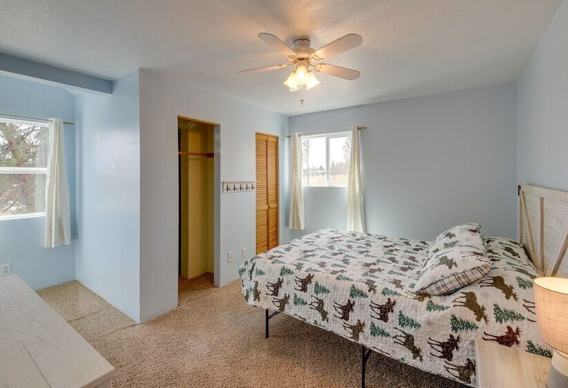 Pet Friendly Victor Home W/ Fire Pit & Large Yard!