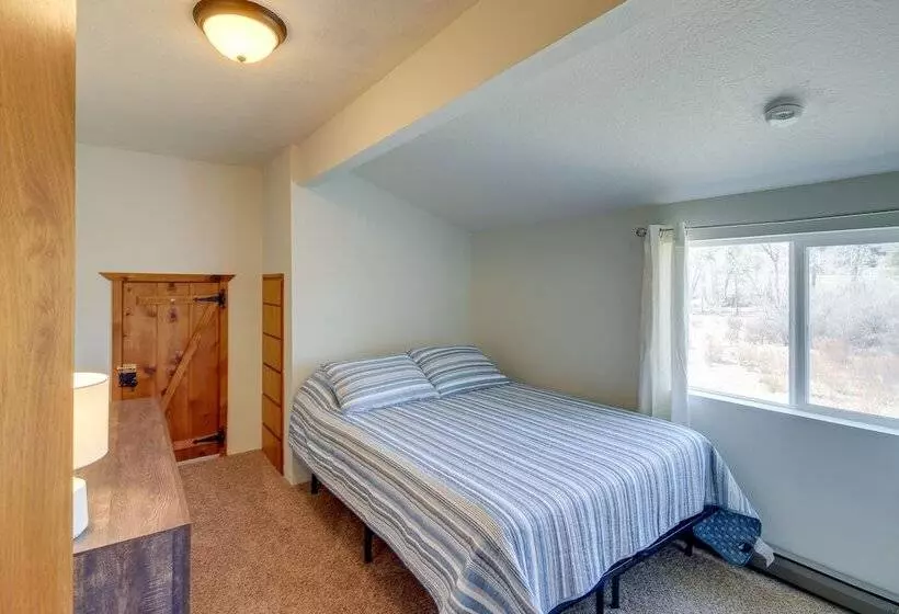 Pet Friendly Victor Home W/ Fire Pit & Large Yard!