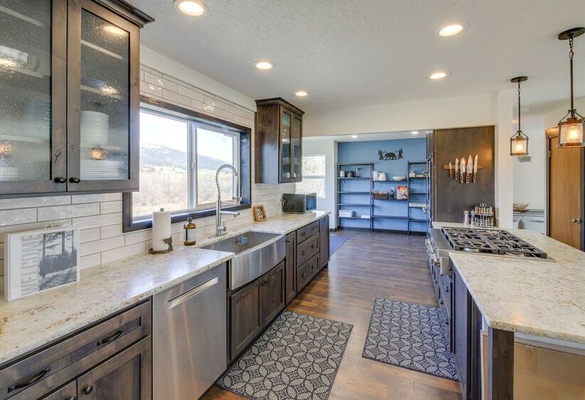 Pet Friendly Victor Home W/ Fire Pit & Large Yard!