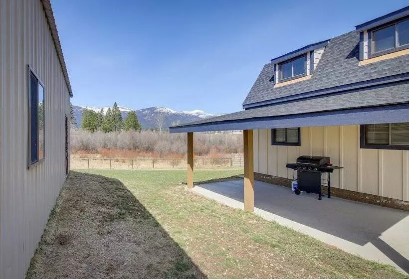 Pet Friendly Victor Home W/ Fire Pit & Large Yard!