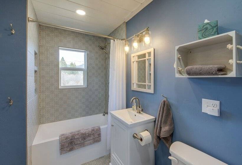 Pet Friendly Victor Home W/ Fire Pit & Large Yard!